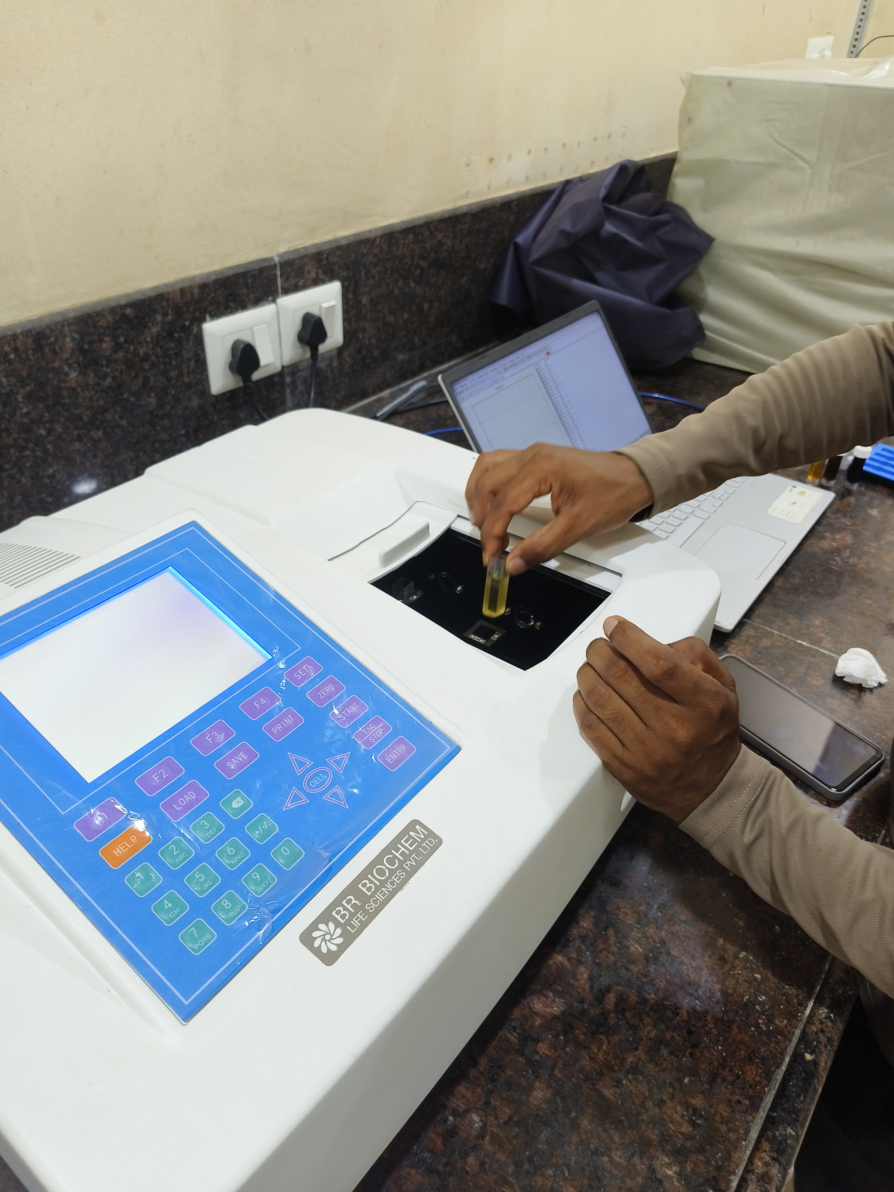 Spectrophotometer analysis of an oil sample